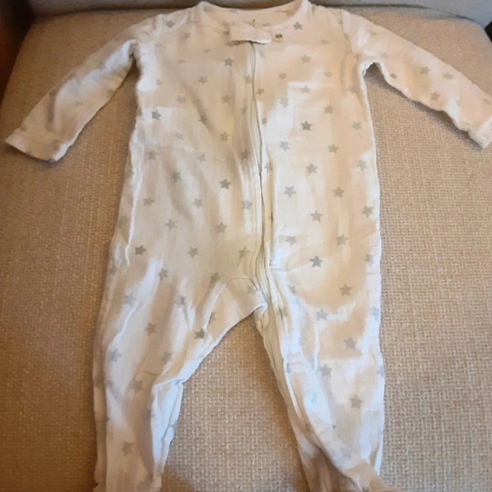 Kids Onesies Sleepers White 2 Pair Size 12M Multicolor Star Pattern Design